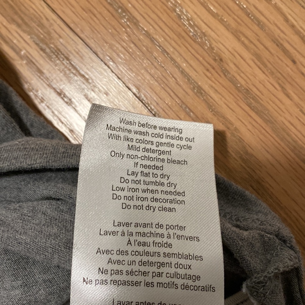 NWOT Motherhood Maternity M Pregnancy Announcement Top - Picture 11 of 11